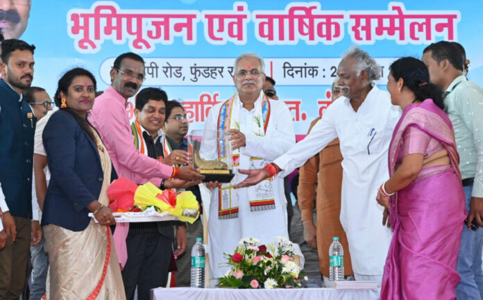 Chief Minister Bhupesh Baghel participated in the program of Chhattisgarh Nishad Samaj in Phundhar