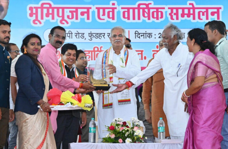 Chief Minister Bhupesh Baghel participated in the program of Chhattisgarh Nishad Samaj in Phundhar